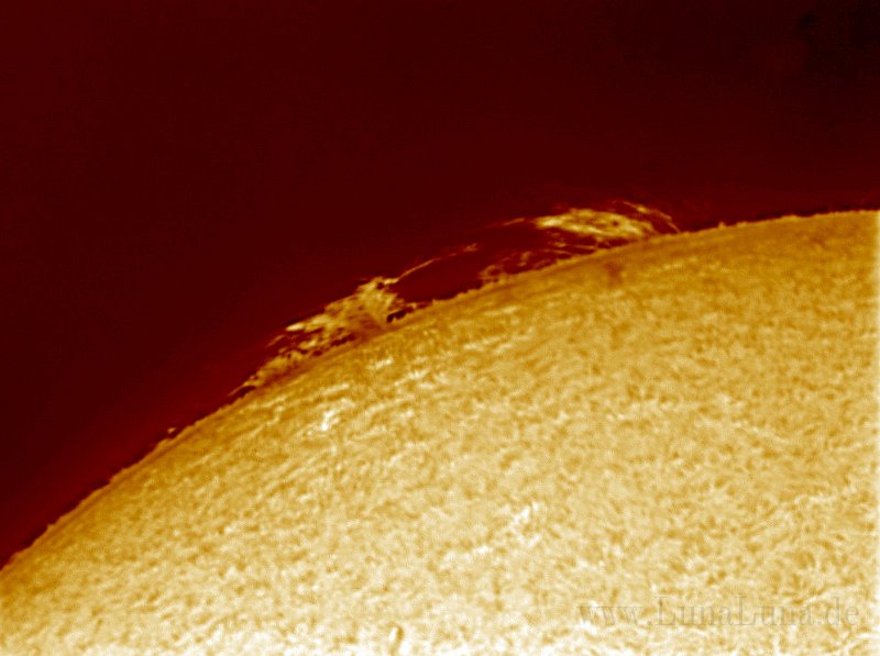 Sonne9a.jpg - Protuberanzen am Sonnenrand
